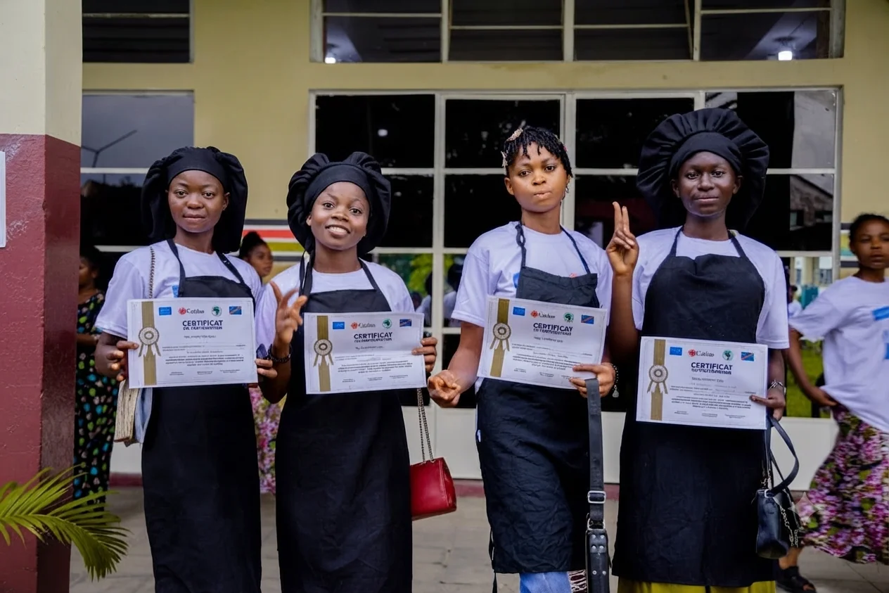 Femmes se soutenant mutuellement lors d'un programme d'autonomisation